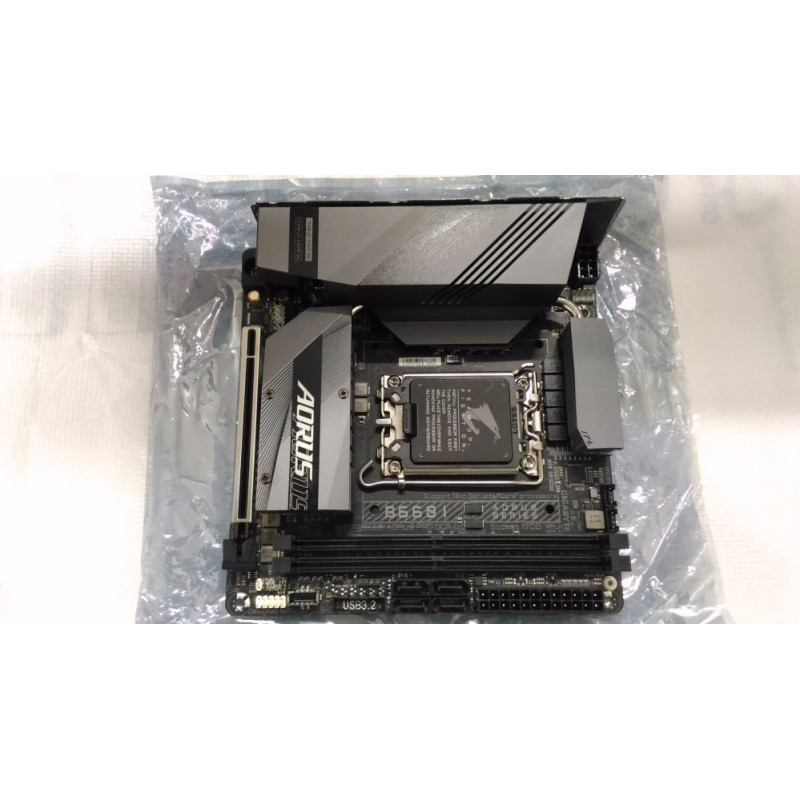 Gigabyte Pamatplate Intel procesorsiem Gigabyte  SALE OUT.  B660I AORUS PRO DDR4 1.x M/B |  B660I AORUS PRO DDR4 1.x M/B | Processor family Intel | Processor socket  LGA1700 | DDR4 DIMM | Memory slots 2 | Supported hard disk drive interfaces 	SATA, M.2 | 